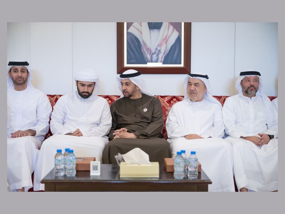 حمدان بن زايد يقدم واجب العزاء بوفاة السيد أحمد الهاشمي 1 حمدان بن زايد يقدم واجب العزاء بوفاة السيد أحمد الهاشمي