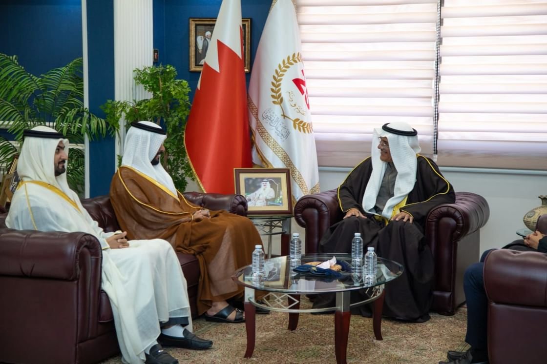 سفير الإمارات يلتقي محافظ الشمالية البحريني 1 سفير الإمارات يلتقي محافظ الشمالية البحريني