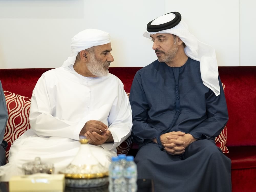 هزاع بن زايد يُقدّم واجب العزاء في وفاة خالد سعيد عبيد الظاهري 1 هزاع بن زايد يُقدّم واجب العزاء في وفاة خالد سعيد عبيد الظاهري
