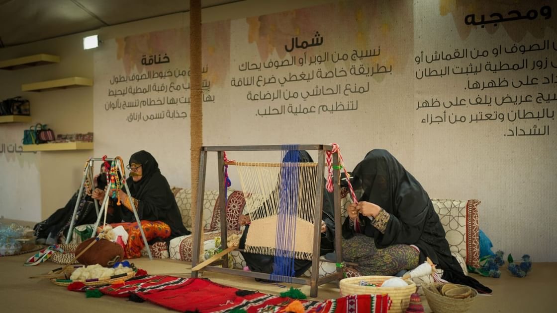 مهرجان الظفرة .. أيادٍ تبدع في صون التراث
