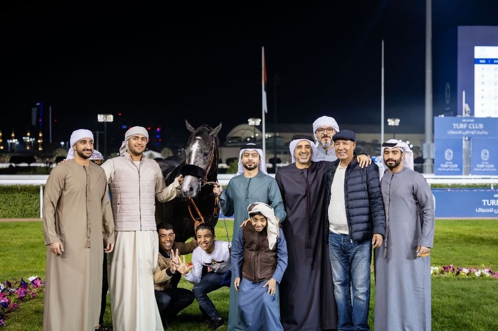 مضمار أبوظبي يشهد تتويج أبطال السباق الـ9 للخيول العربية والمهجنة الأصيلة 1 مضمار أبوظبي يشهد تتويج أبطال السباق الـ9 للخيول العربية والمهجنة الأصيلة