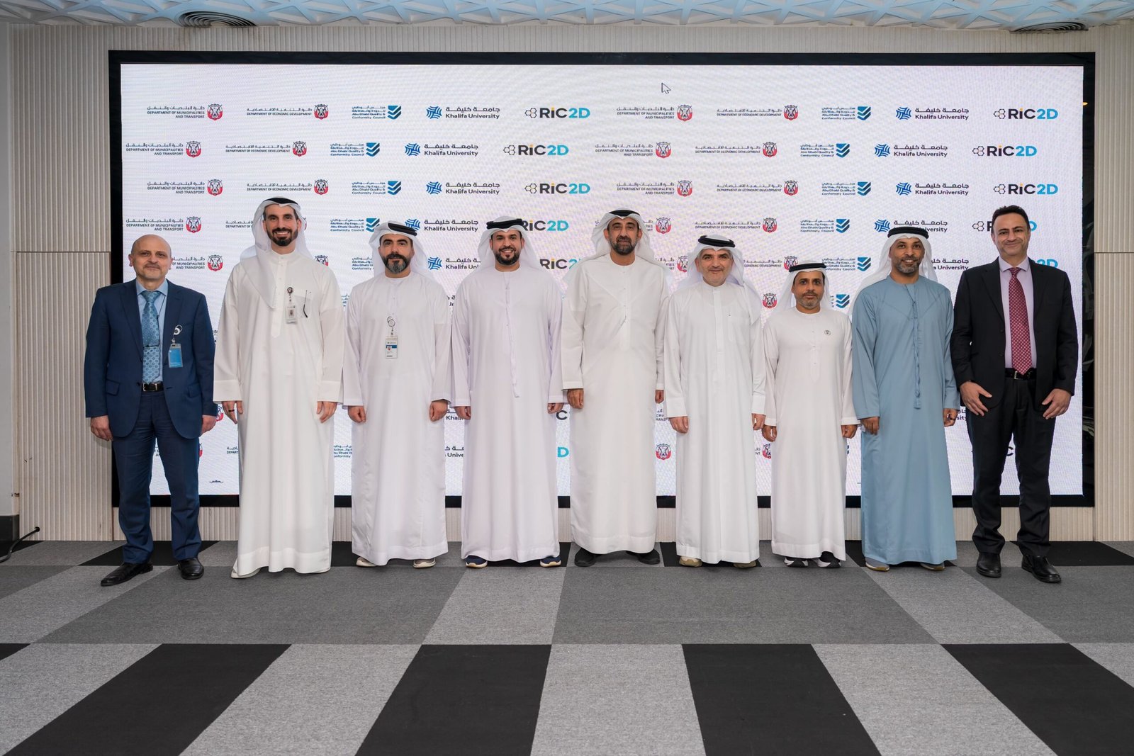 تعاون بين 4 جهات بالدولة لإطلاق مبادرة تطوير المواد الخرسانية المعززة بالغرافين 1 تعاون بين 4 جهات بالدولة لإطلاق مبادرة تطوير المواد الخرسانية المعززة بالغرافين