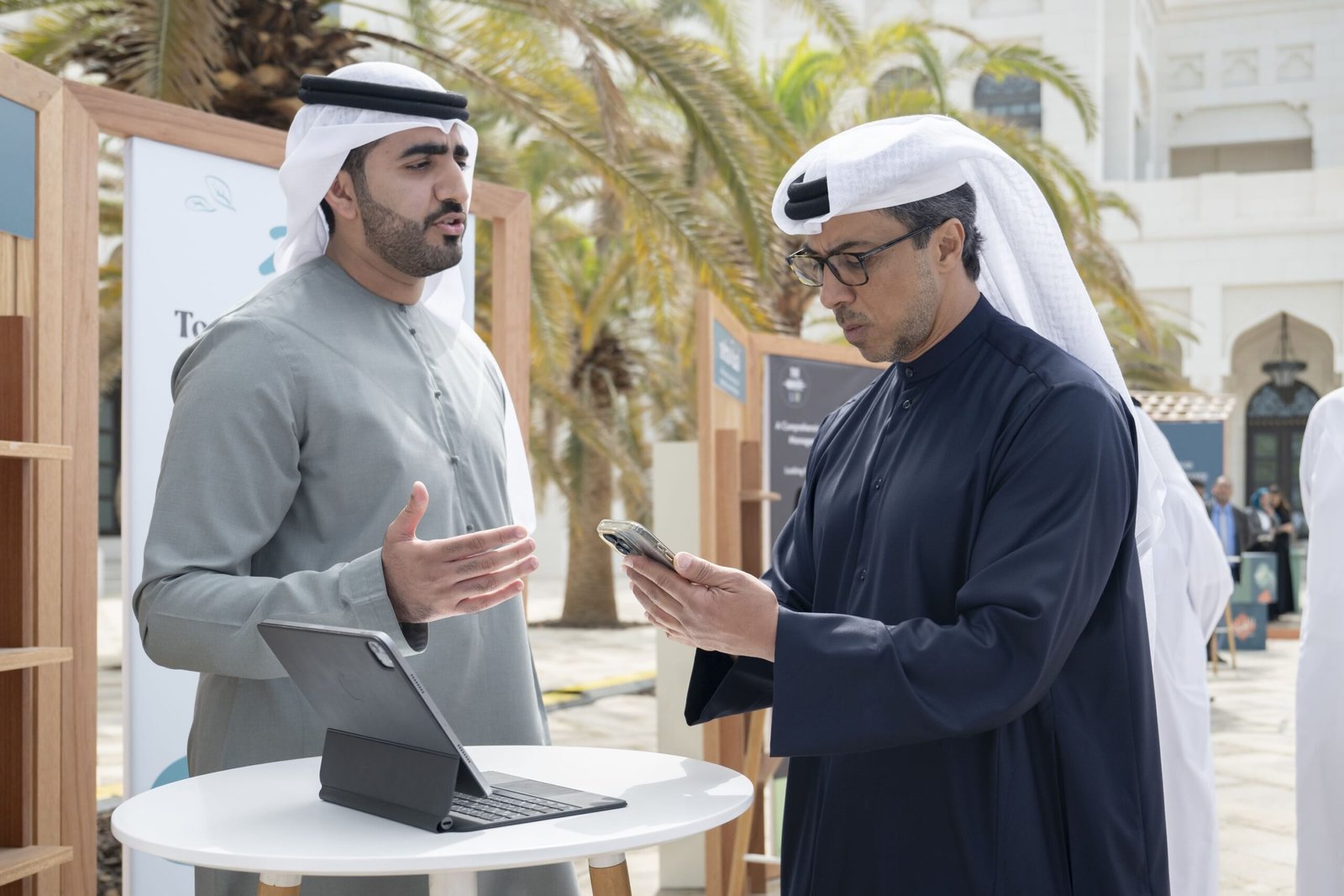 منصور بن زايد يستقبل فريق مبادرة “نعمة” 1 منصور بن زايد يستقبل فريق مبادرة “نعمة”