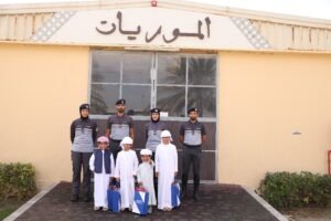 شرطة أبوظبي تُسعد الأطفال بالتعرف على دوريتي الطفل والسعادة واسطبلات الفرسان