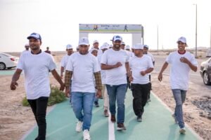 بلدية مدينة أبوظبي تنفذ فعالية (مرافقنا رياضية) لإسعاد العمال، وطلبة المدارس وتشجيعهم على ممارسة الرياضة