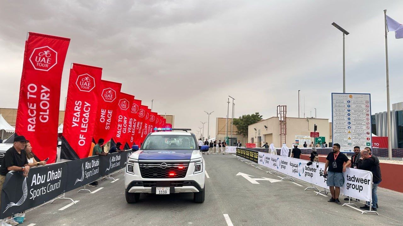 شرطة أبوظبي تشارك في تأمين مسارات "طواف الإمارات" بأبوظبي 1 شرطة أبوظبي تشارك في تأمين مسارات "طواف الإمارات" بأبوظبي
