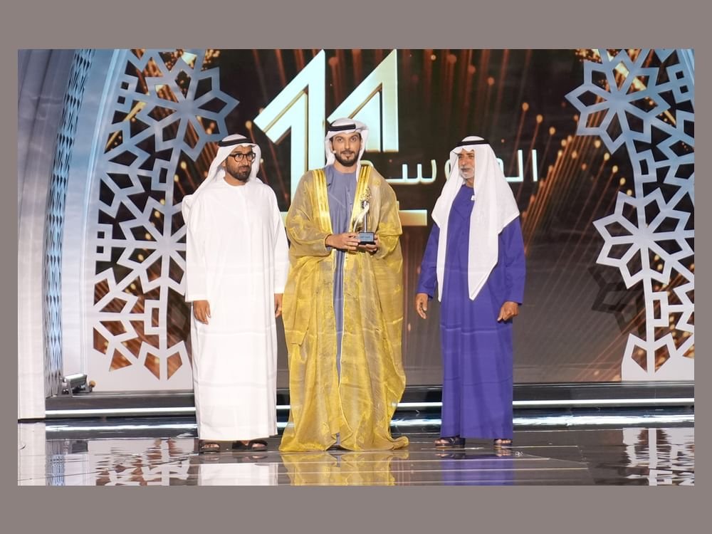 نهيان بن مبارك يتوج الإماراتي عبدالرحمن الحميري بلقب "أمير الشعراء"