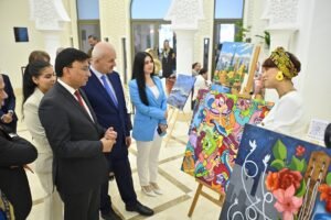 بالتعاون مع فندق باهي قصر عجمان وجامعة عجمان معرض فني دولي في عجمان يسلط الضوء على التنوع والإبداع في الفن المعاصر