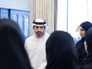 حمدان بن محمد يلتقي عددا من التربويين الإماراتيين العاملين في القطاع الخاص والمتقاعدين