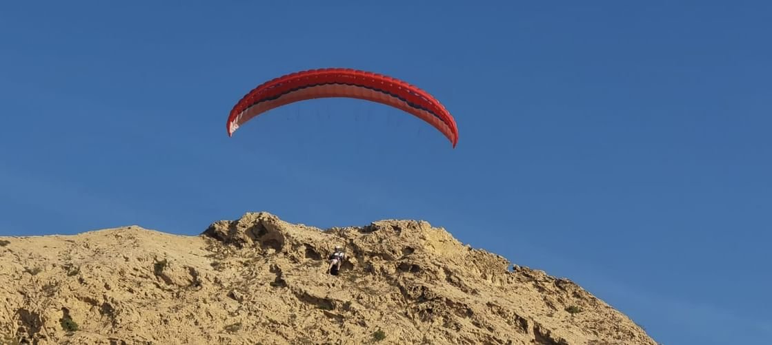 58 متسابقاً من 17 دولة في بطولة الشارقة للطيران الشراعي