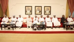 شرطة أبوظبي بمجلس الريف الإنشغال بغير الطريق خطر للسائقين ومستخدمي الطريق 2 شرطة أبوظبي بمجلس الريف الإنشغال بغير الطريق خطر للسائقين ومستخدمي الطريق