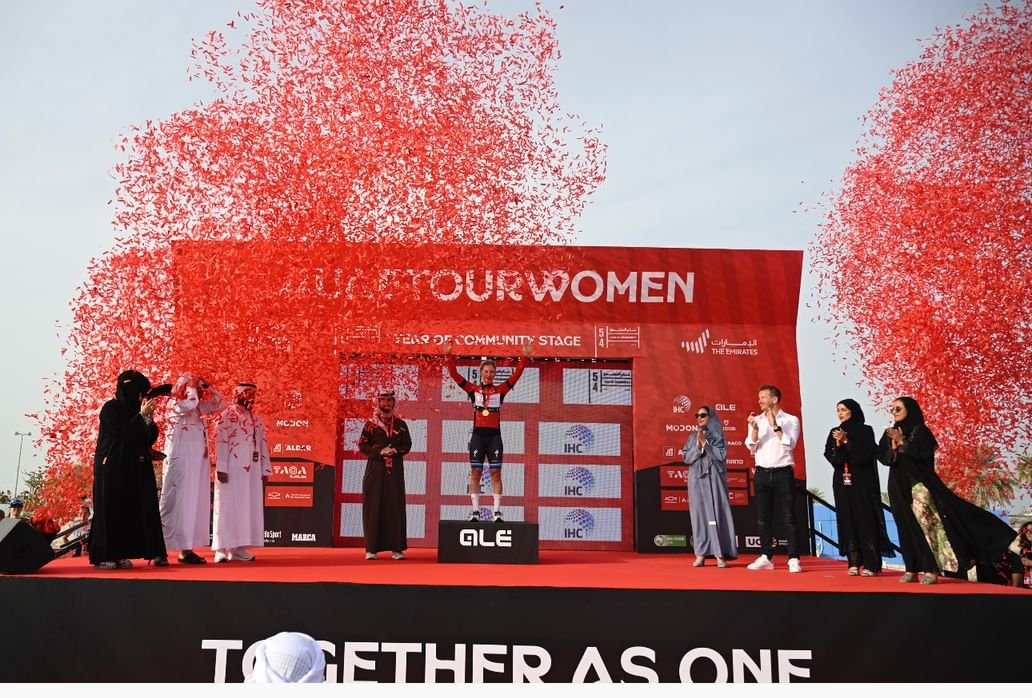 الهولندية "ويبيس" تفوز بالمرحلة الثانية وتحافظ على صدارة طواف الإمارات للسيدات 1 الهولندية "ويبيس" تفوز بالمرحلة الثانية وتحافظ على صدارة طواف الإمارات للسيدات
