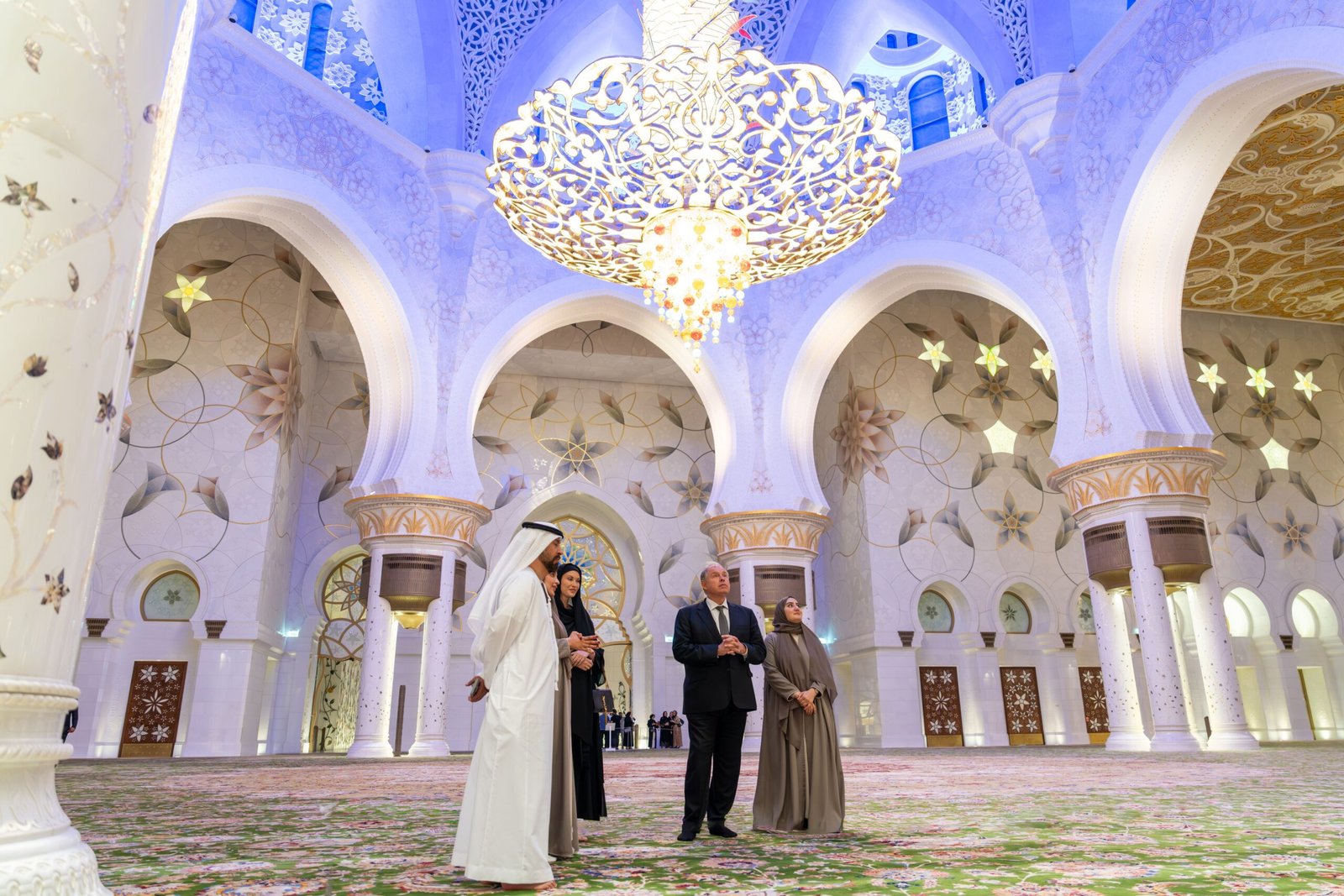 وزير الخارجية الأرجنتيني يزور جامع الشيخ زايد الكبير في أبوظبي 1 وزير الخارجية الأرجنتيني يزور جامع الشيخ زايد الكبير في أبوظبي