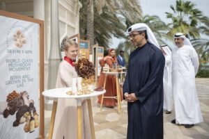 منصور بن زايد يستقبل فريق مبادرة “نعمة”