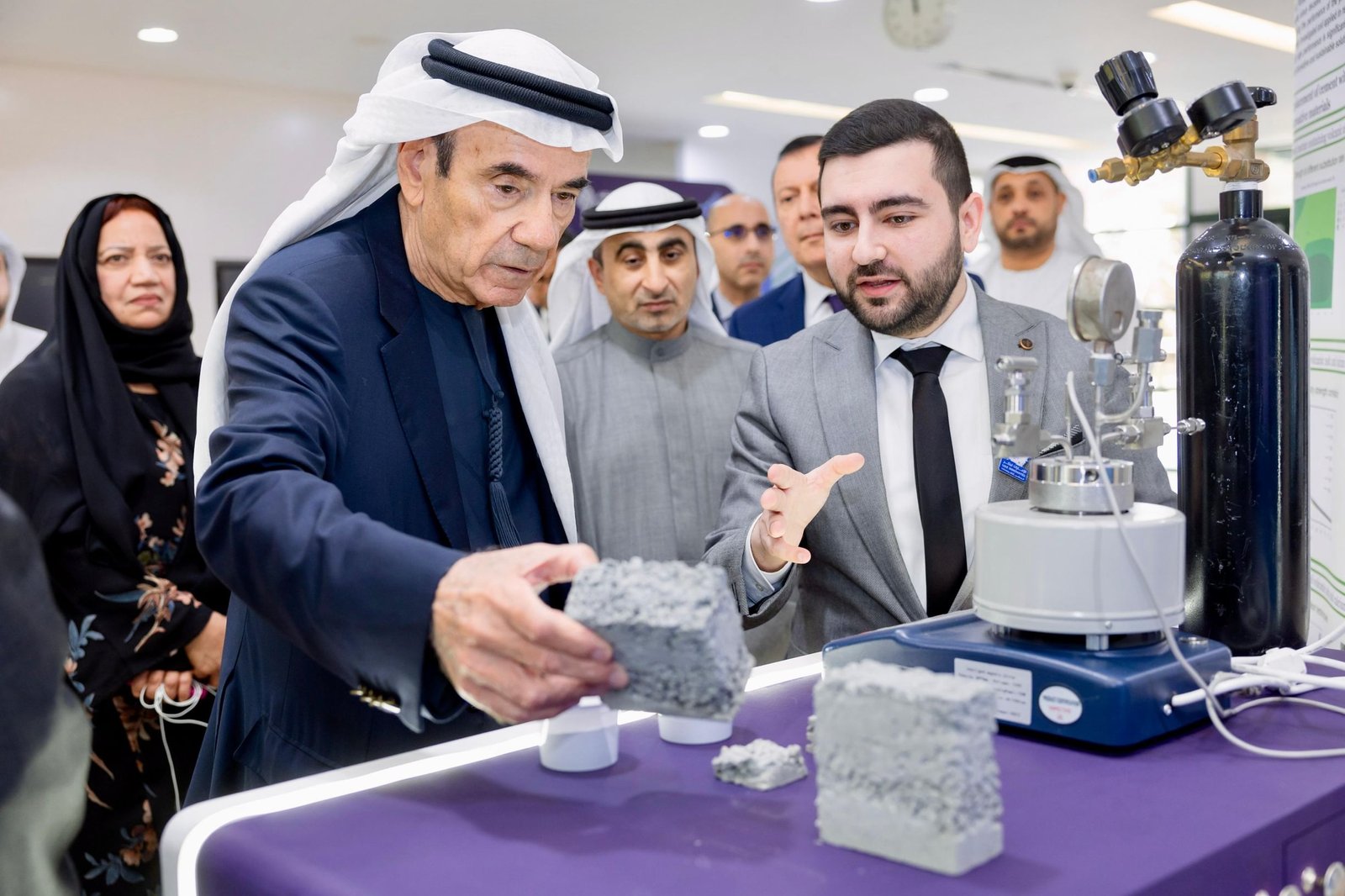 جامعة الإمارات تُطلق فعاليات "الإمارات تبتكر 2025" 1 جامعة الإمارات تُطلق فعاليات "الإمارات تبتكر 2025"