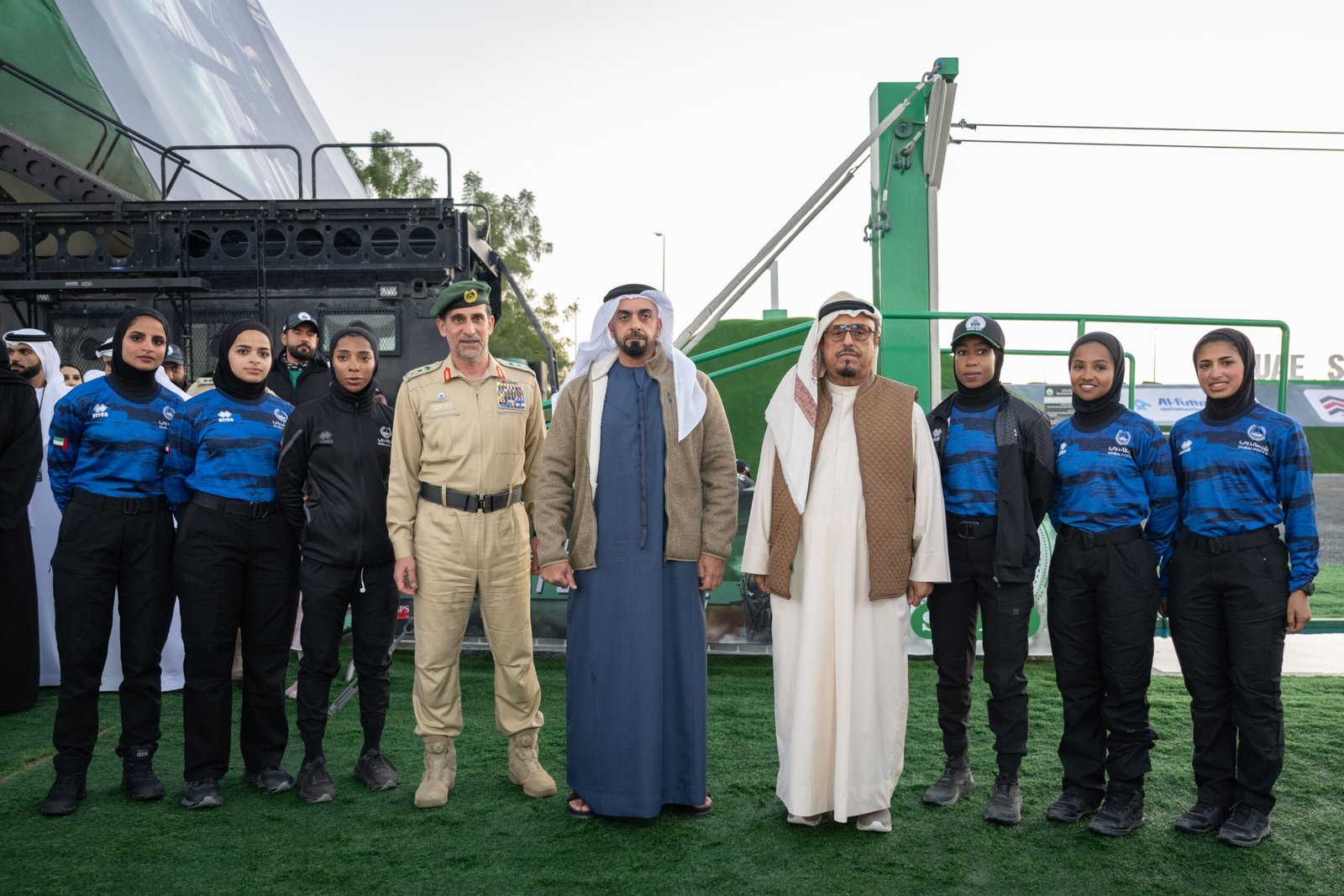 سيف بن زايد يشهد جانباً من منافسات تحدي الإمارات للفرق التكتيكية 1 سيف بن زايد يشهد جانباً من منافسات تحدي الإمارات للفرق التكتيكية