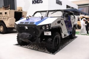 شرطة أبوظبي تعرض الدورية المستقبلية ذاتية القيادة ودورية نمر في(آيدكس 2025