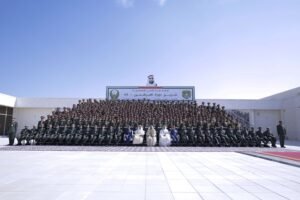 محمد بن راشد يشهد تخريج الدورة الـ49 من المرشحين الضباط في كلية زايد الثاني العسكرية