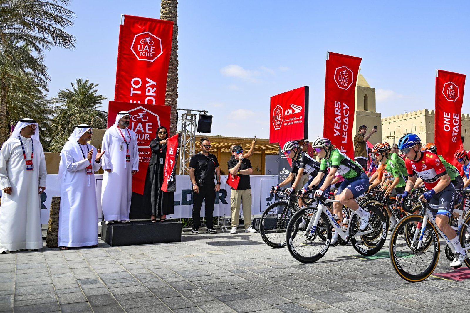 "الإمارات القابضة" يسيطر على المرحلة الثالثة لطواف السيدات 1 "الإمارات القابضة" يسيطر على المرحلة الثالثة لطواف السيدات