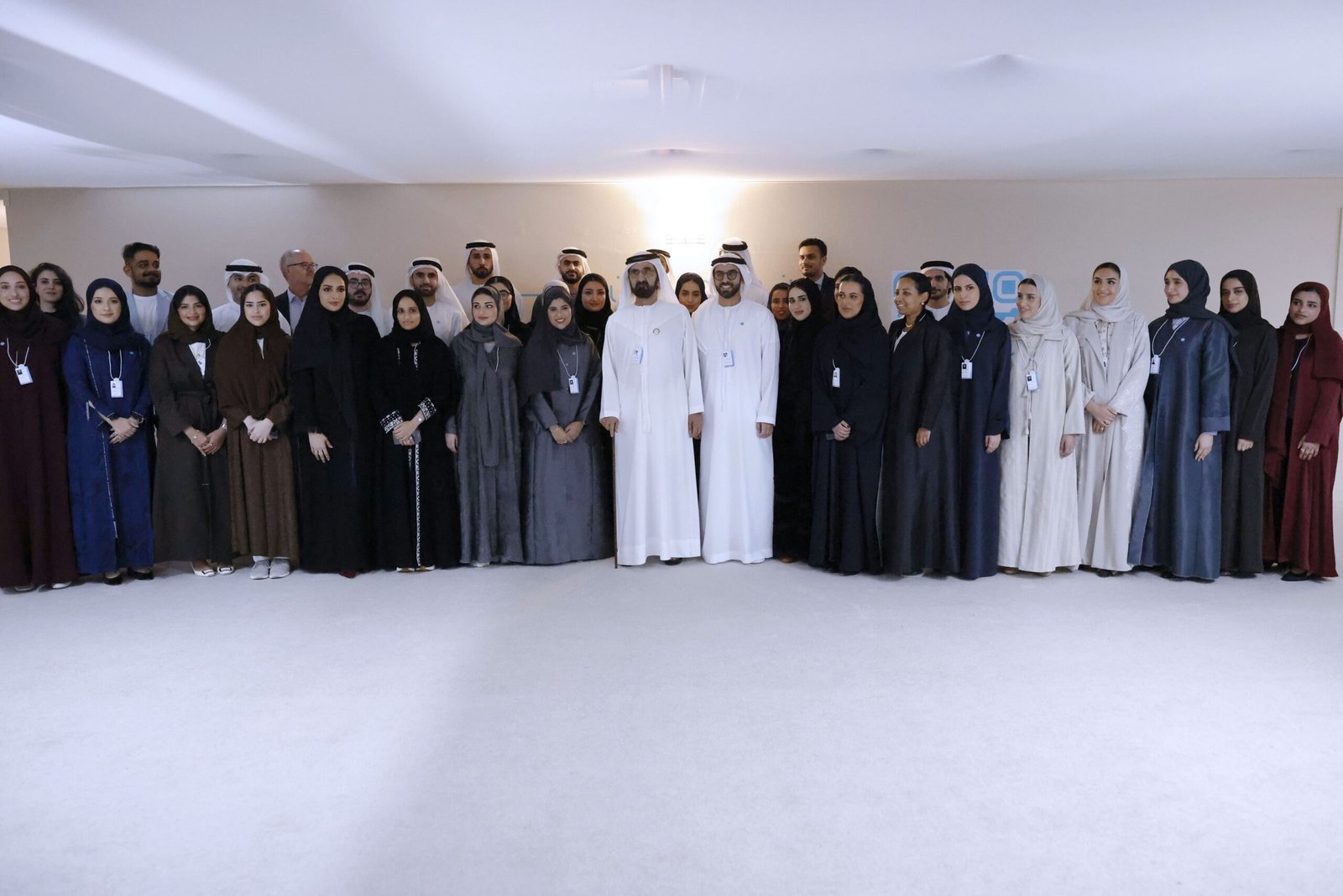 سموّه أثنى على جهودهم في إنجاح الحدث.. محمد بن راشد يلتقي فريق عمل القمة العالمية للحكومات 2025 1 سموّه أثنى على جهودهم في إنجاح الحدث.. محمد بن راشد يلتقي فريق عمل القمة العالمية للحكومات 2025