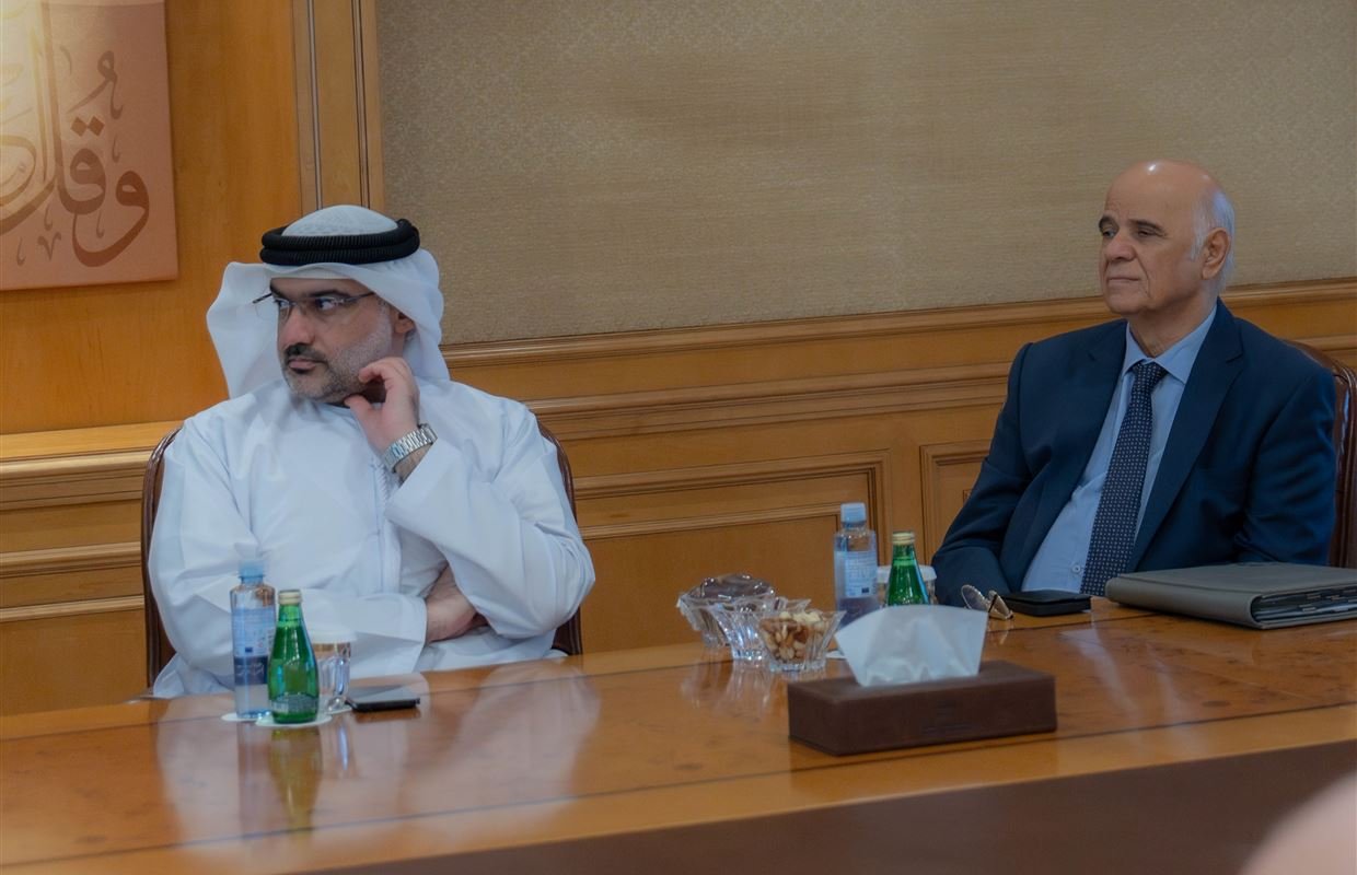سلطان بن أحمد القاسمي يطلع على مشروع محطة هجينة تعمل بالطاقة الشمسية لتحلية المياه بجامعة الشارقة 1 سلطان بن أحمد القاسمي يطلع على مشروع محطة هجينة تعمل بالطاقة الشمسية لتحلية المياه بجامعة الشارقة