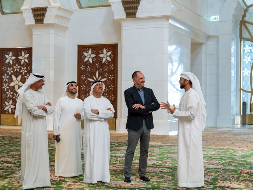 وزير خارجية اليونان يزور جامع الشيخ زايد الكبير في أبوظبي 1 وزير خارجية اليونان يزور جامع الشيخ زايد الكبير في أبوظبي