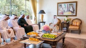 سعود بن صقر يطلع على استراتيجية "إي آند الإمارات"