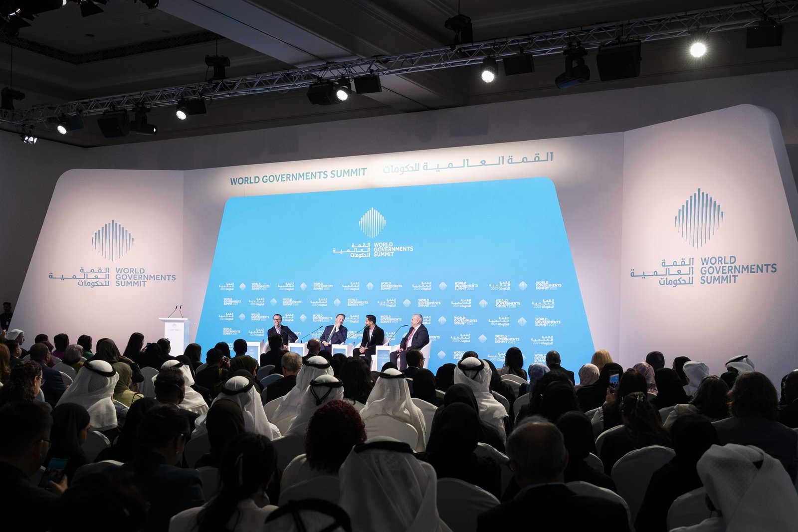 خبراء دوليون : التكنولوجيا ستغير قواعد التنافس والعالم يشهد انتهاء ظاهرة المدير التقليدي 1 خبراء دوليون : التكنولوجيا ستغير قواعد التنافس والعالم يشهد انتهاء ظاهرة المدير التقليدي