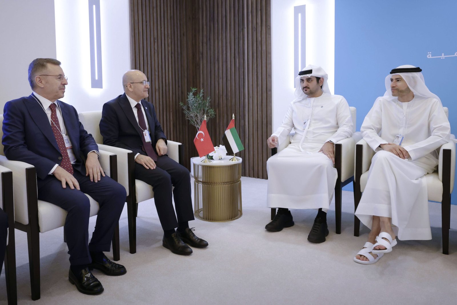 مكتوم بن محمد يبحث مع وزير الخزانة والمالية التركي تعزيز التعاون الاقتصادي والاستثماري 1 مكتوم بن محمد يبحث مع وزير الخزانة والمالية التركي تعزيز التعاون الاقتصادي والاستثماري