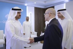 مكتوم بن محمد يبحث مع وزير الخزانة والمالية التركي تعزيز التعاون الاقتصادي والاستثماري 2 مكتوم بن محمد يبحث مع وزير الخزانة والمالية التركي تعزيز التعاون الاقتصادي والاستثماري
