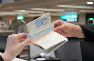 إقامة دبي تستقبل زوار الدولة بختم القمة العالمية للحكومات دعماً للحدث وتعزيزاً للأثر المجتمعي