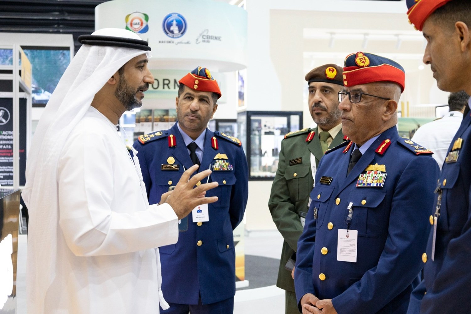 اللواء ركن طيار إسحاق البلوشي يزور جناح "تسليح القابضة" في معرض "آيدكس 2025" 1 اللواء ركن طيار إسحاق البلوشي يزور جناح "تسليح القابضة" في معرض "آيدكس 2025"