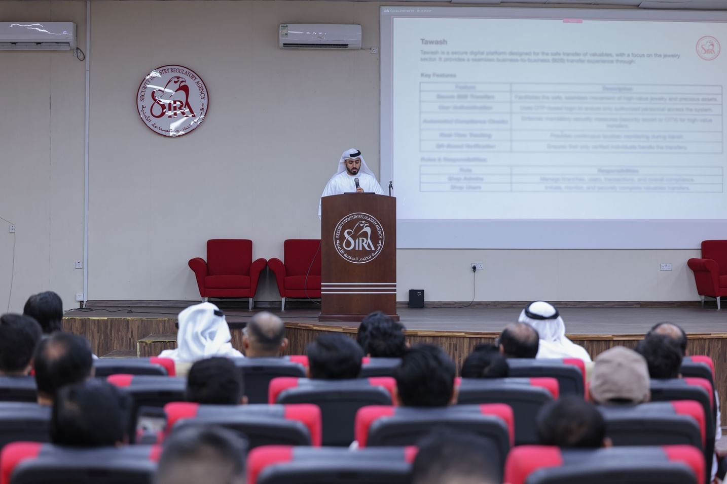 "الصناعة الأمنية" بدبي تطلق نظام "طواش" لتنظيم عمليات نقل الذهب 1 "الصناعة الأمنية" بدبي تطلق نظام "طواش" لتنظيم عمليات نقل الذهب