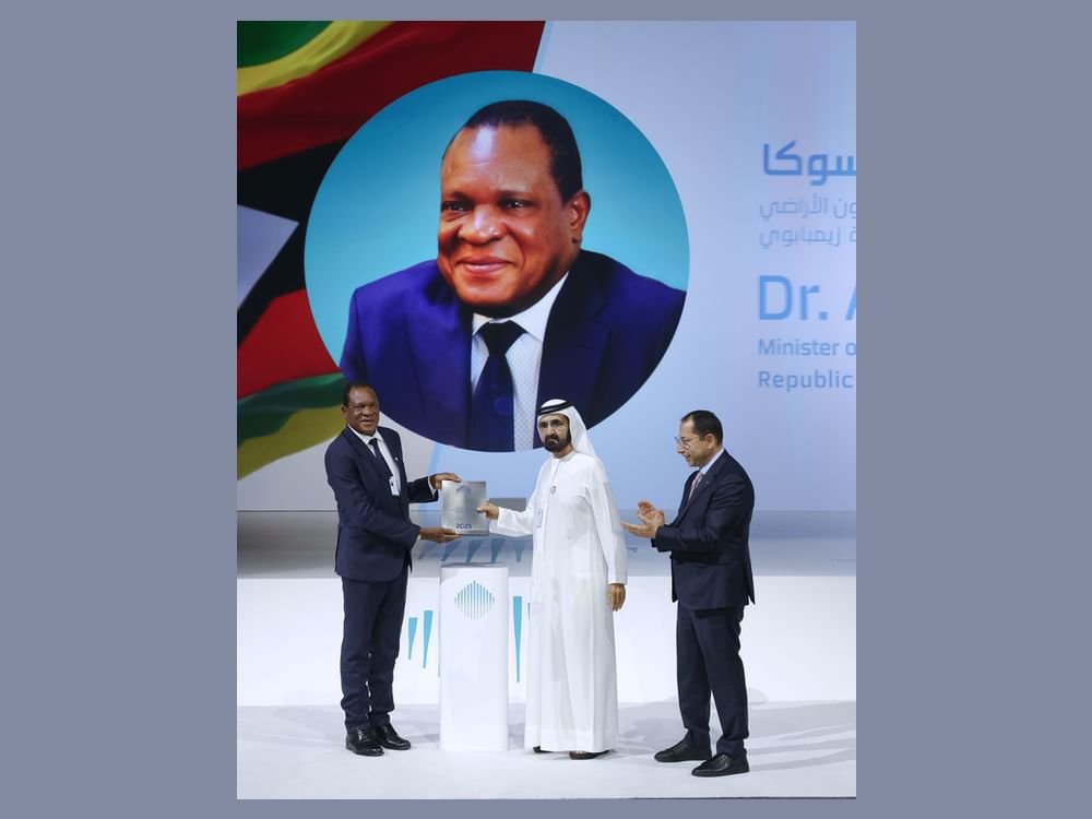 محمد بن راشد يكرّم أنكسيوس ماسوكا من زيمبابوي بجائزة أفضل وزير في العالم 1 محمد بن راشد يكرّم أنكسيوس ماسوكا من زيمبابوي بجائزة أفضل وزير في العالم