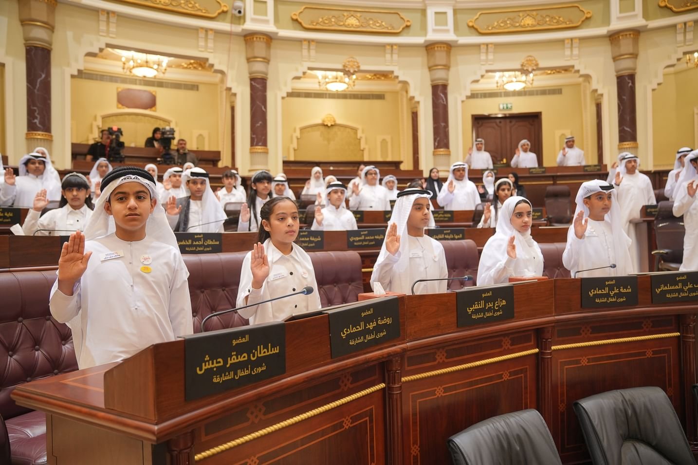 " خدمة المجتمع قيادة " شعار الدورة البرلمانية الجديدة لمجلسي شورى أطفال و شباب الشارقة
