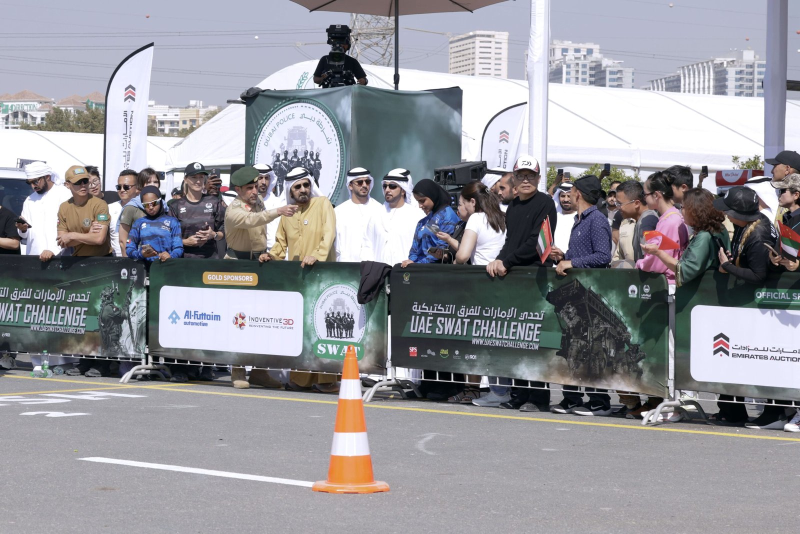 محمد بن راشد يشهد جانباً من منافسات تحدي الإمارات للفرق التكتيكية 1 محمد بن راشد يشهد جانباً من منافسات تحدي الإمارات للفرق التكتيكية