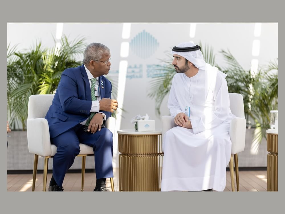 حمدان بن محمد يبحث مع رئيس سيشل سبل تعزيز الشراكة دعماً لأهداف التنمية المستدامة 1 حمدان بن محمد يبحث مع رئيس سيشل سبل تعزيز الشراكة دعماً لأهداف التنمية المستدامة