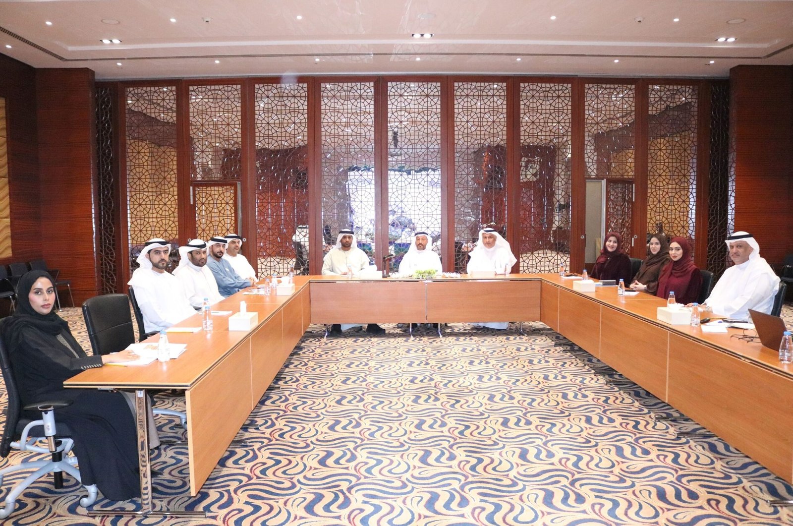 المجلس الاستشاري وغرفة الشارقة يبحثان تعزيز بيئة الأعمال في الإمارة 1 المجلس الاستشاري وغرفة الشارقة يبحثان تعزيز بيئة الأعمال في الإمارة