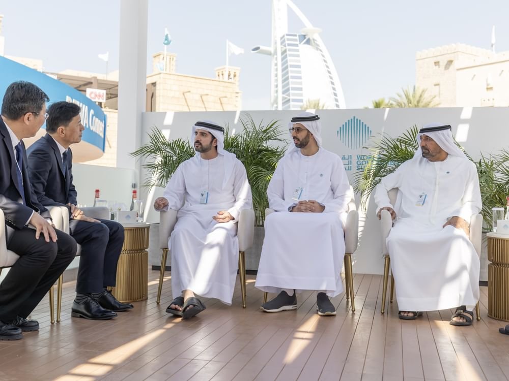 حمدان بن محمد يستعرض مع الرئيس التنفيذي لشركة "بايدو" مستقبل التقنيات الرقمية 1 حمدان بن محمد يستعرض مع الرئيس التنفيذي لشركة "بايدو" مستقبل التقنيات الرقمية