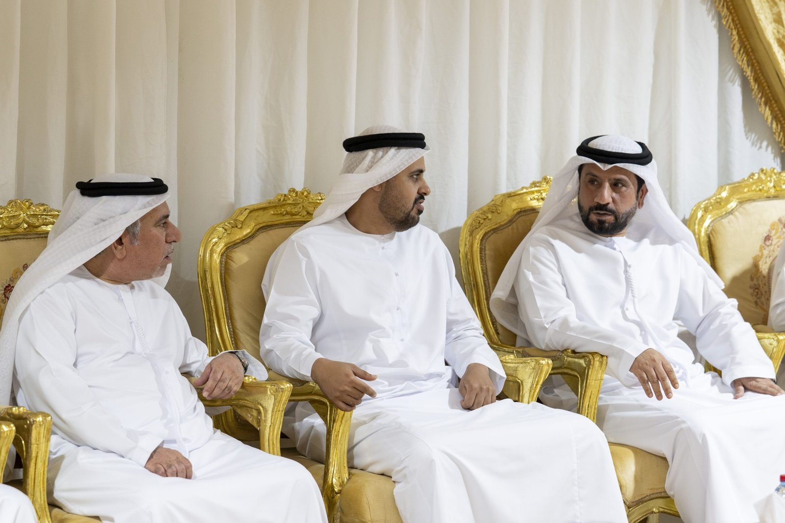 ذياب بن محمد بن زايد يقدّم واجب العزاء بوفاة والدة الشهيد ناصر علي البلوشي 1 ذياب بن محمد بن زايد يقدّم واجب العزاء بوفاة والدة الشهيد ناصر علي البلوشي