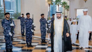 حمد الشرقي يؤدي صلاة عيد الفطر في جامع الشيخ زايد بالفجيرة