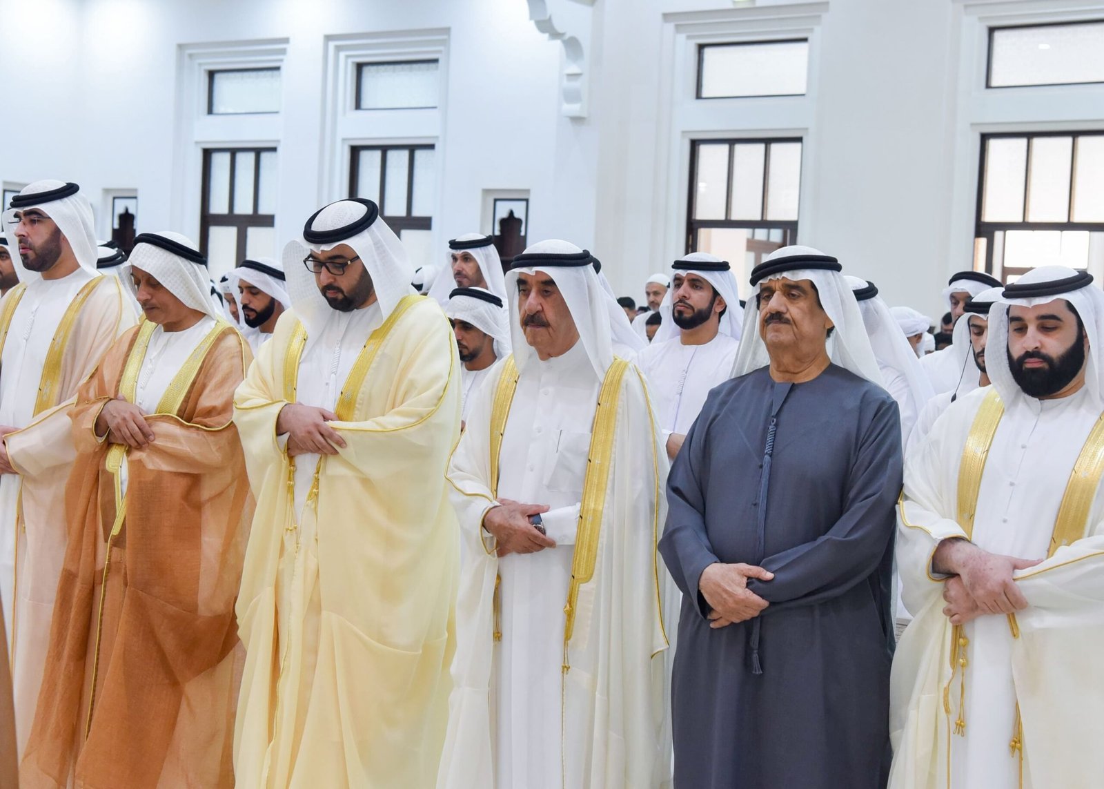 حاكم أم القيوين يؤدي صلاة عيد الفطر بمسجد الشيخ أحمد بن راشد المعلا 1 حاكم أم القيوين يؤدي صلاة عيد الفطر بمسجد الشيخ أحمد بن راشد المعلا
