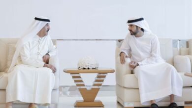 حمدان بن محمد يقدّم واجب العزاء لحاكم أم القيوين في وفاة الشيخة حصة بنت حميد بن عبدالرحمن الشامسي