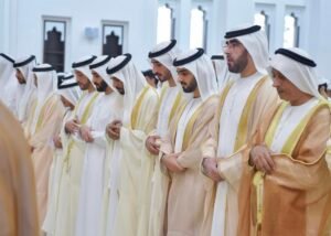 حاكم أم القيوين يؤدي صلاة عيد الفطر بمسجد الشيخ أحمد بن راشد المعلا
