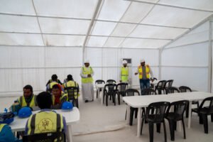 بلدية منطقة الظفرة توفر استراحات للعمال في مواقع البناء
