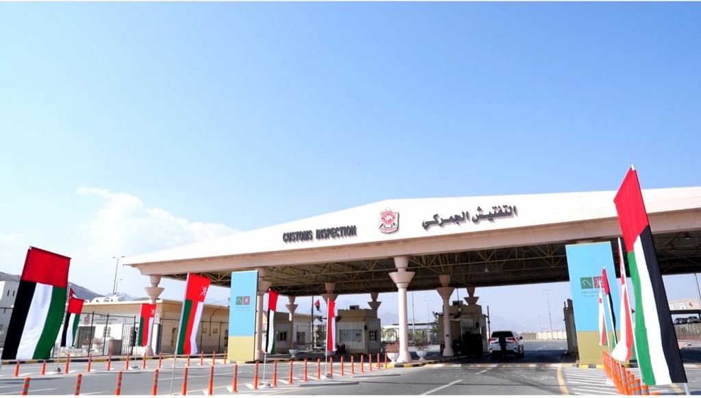 منافذ الشارقة الحدودية تؤكد جاهزيتها لاستقبال أكثر من 150 ألف مسافر خلال عيد الفطر 1 منافذ الشارقة الحدودية تؤكد جاهزيتها لاستقبال أكثر من 150 ألف مسافر خلال عيد الفطر