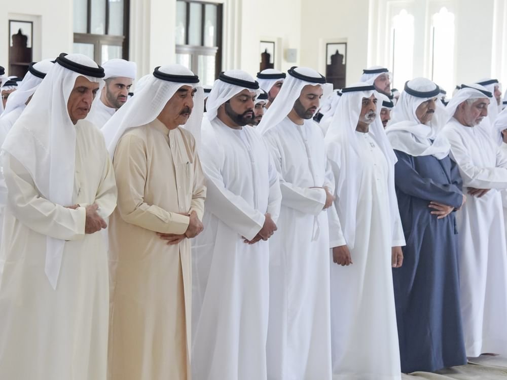 حاكما أم القيوين ورأس الخيمة يؤديان صلاة الجنازة على جثمان الشيخة حصة بنت حميد بن عبدالرحمن الشامسي 1 حاكما أم القيوين ورأس الخيمة يؤديان صلاة الجنازة على جثمان الشيخة حصة بنت حميد بن عبدالرحمن الشامسي