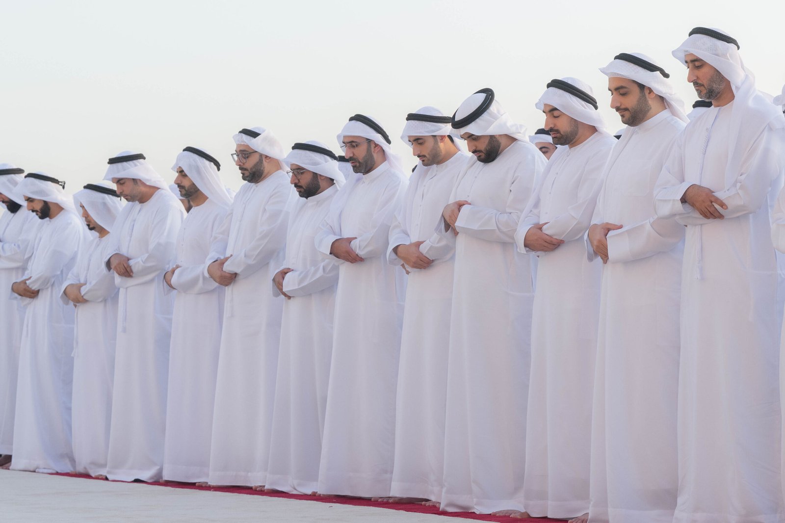 حاكم الشارقة يؤدي صلاة عيد الفطر المبارك في مصلى البديع 1 حاكم الشارقة يؤدي صلاة عيد الفطر المبارك في مصلى البديع