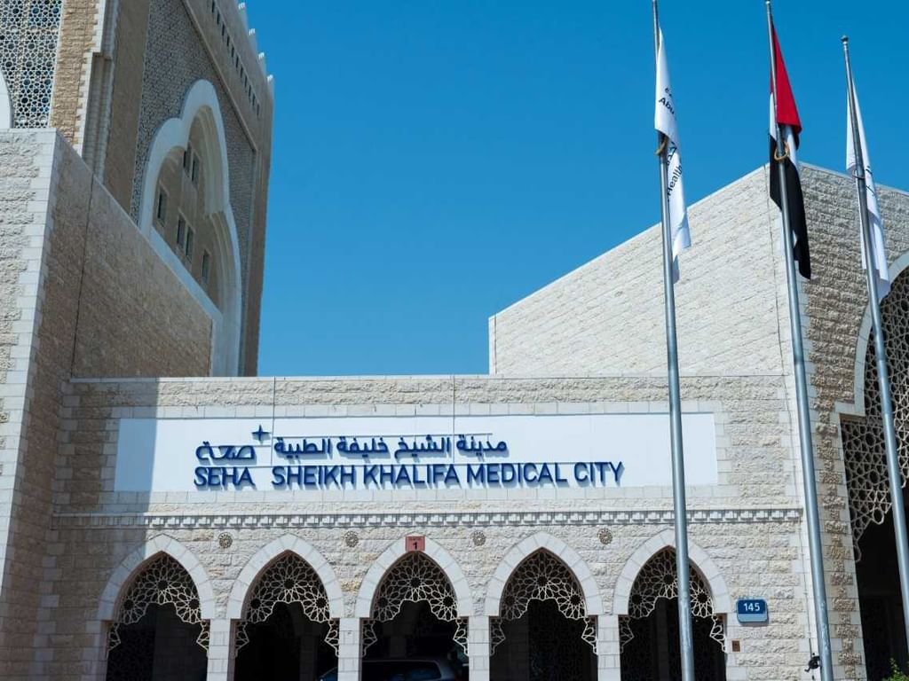 "خليفة الطبية": تخريج الدفعة الـ100 من برنامج الإقامة في الطب الباطني 1 "خليفة الطبية": تخريج الدفعة الـ100 من برنامج الإقامة في الطب الباطني
