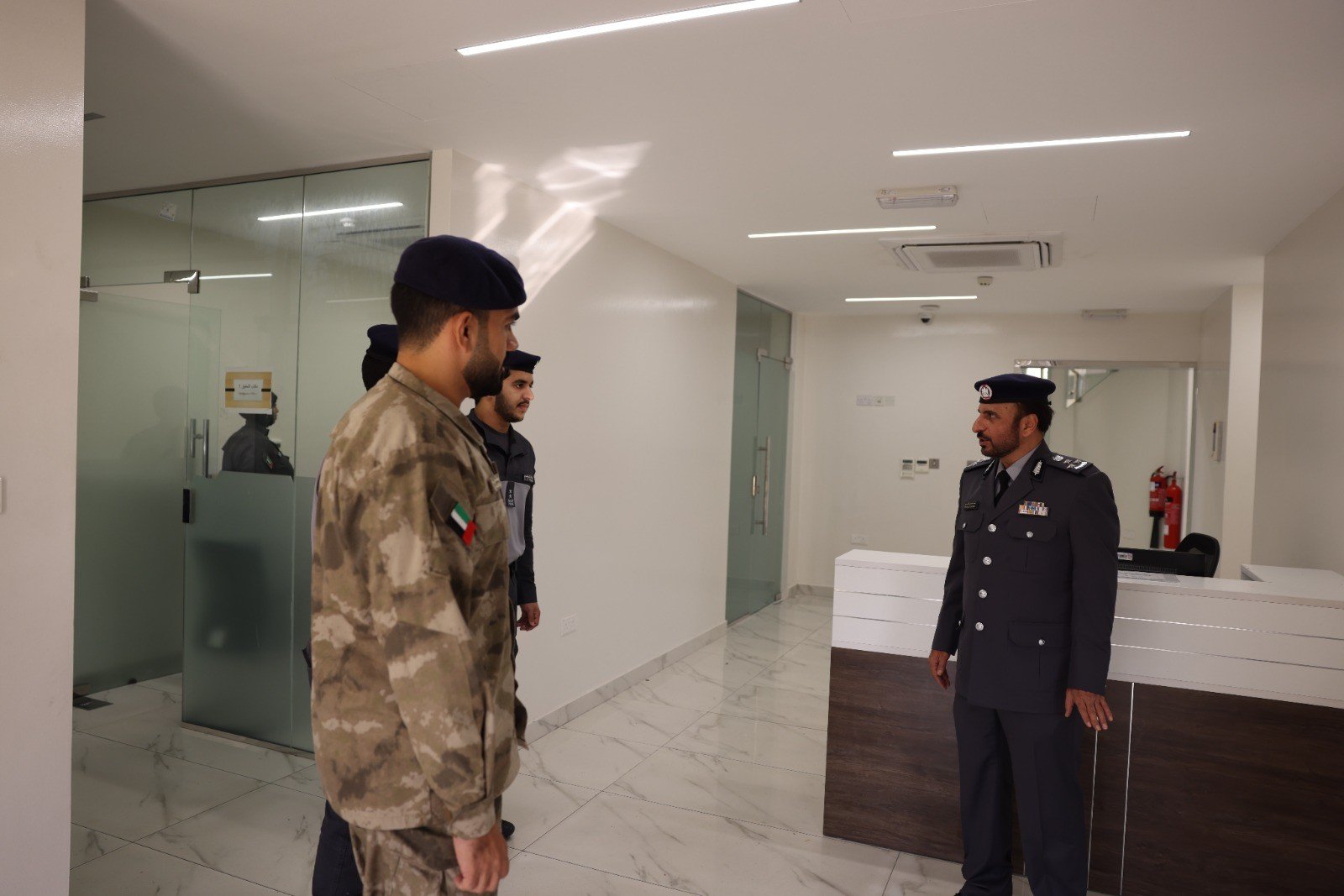 مديرو قطاعات شرطة أبوظبي يهنئون المناوبين بعيد الفطر السعيد 1 مديرو قطاعات شرطة أبوظبي يهنئون المناوبين بعيد الفطر السعيد